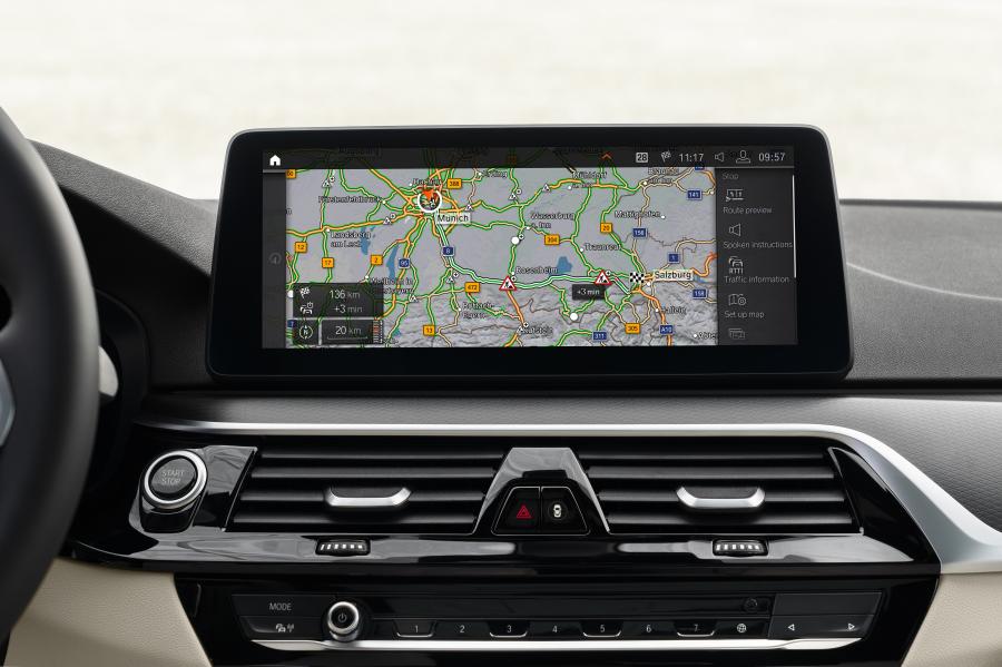 Детали интерьера BMW 530i Touring Luxury Line (G31) 2020 года  (WW) (фото 63 из 73)